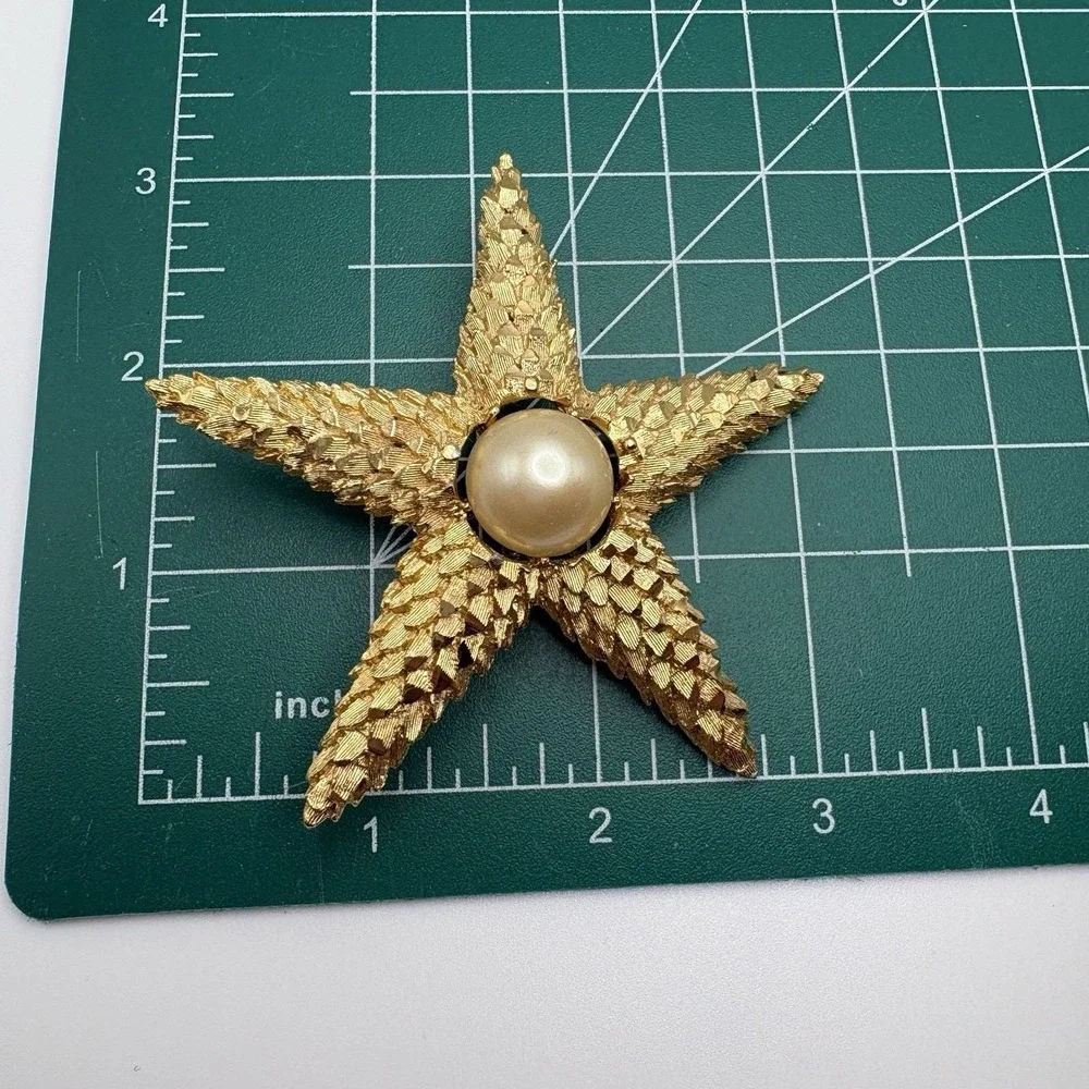 Vintage Capri Brooch Starfish Faux Pearl Goldtone Sea Star Beach Nautical Cruise